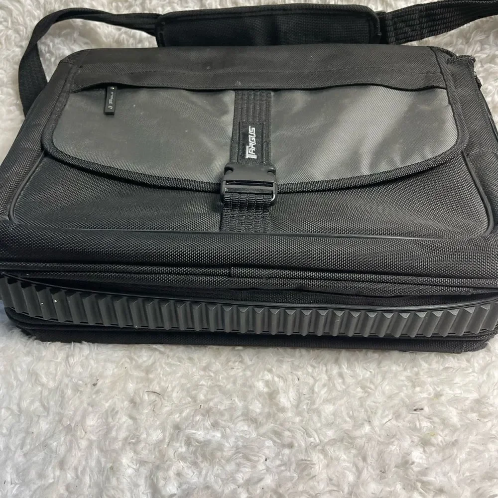 Targus Briefcase / laptop shoulder bag Black and gray Durable Nylon .